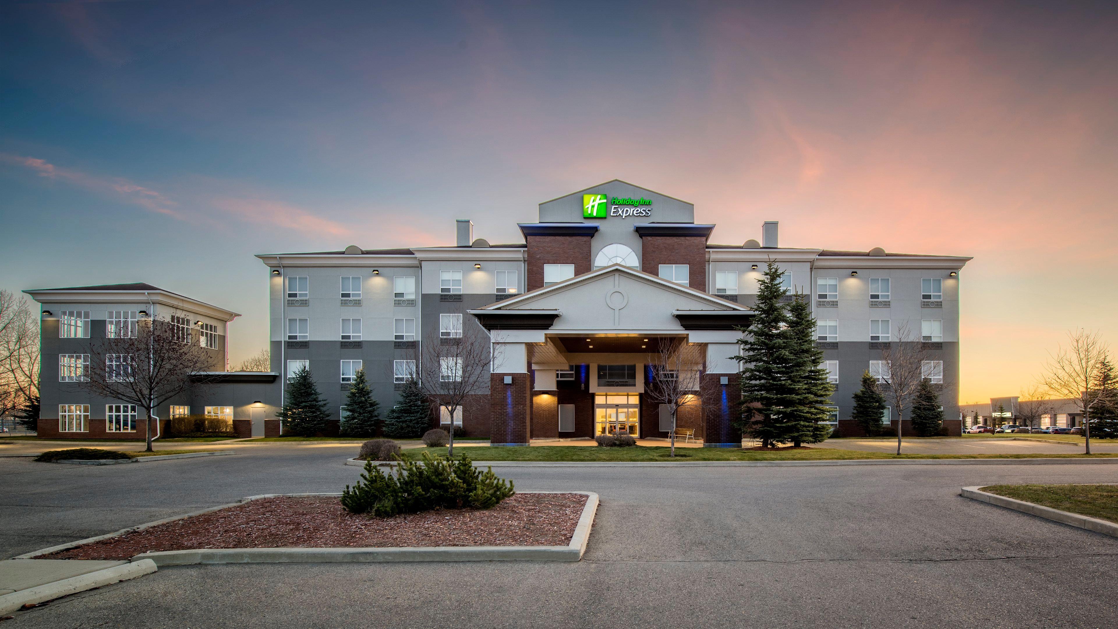 Holiday Inn Express Airdrie By Ihg מראה חיצוני תמונה