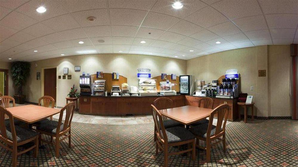 Holiday Inn Express Airdrie By Ihg מראה חיצוני תמונה