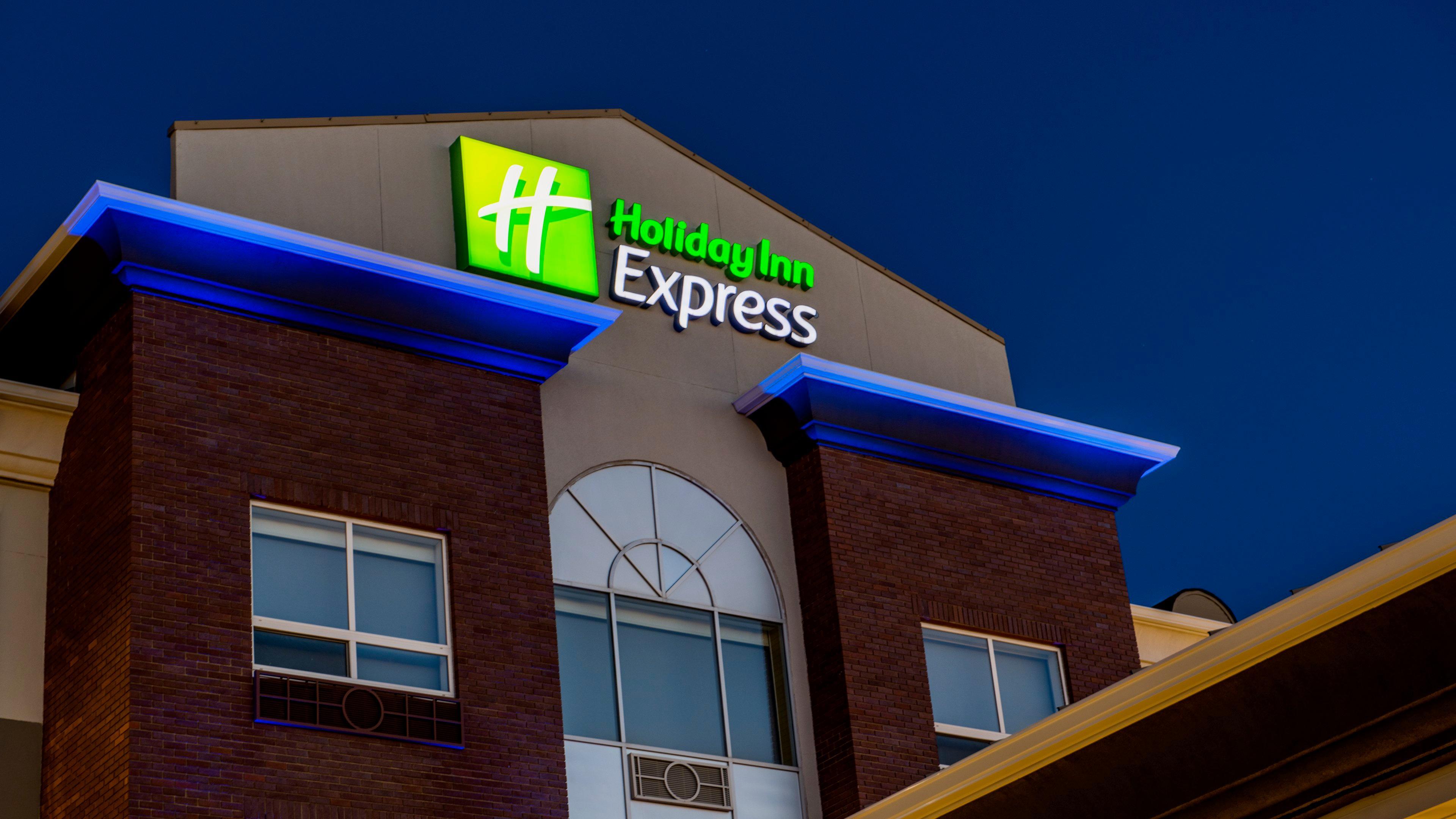 Holiday Inn Express Airdrie By Ihg מראה חיצוני תמונה