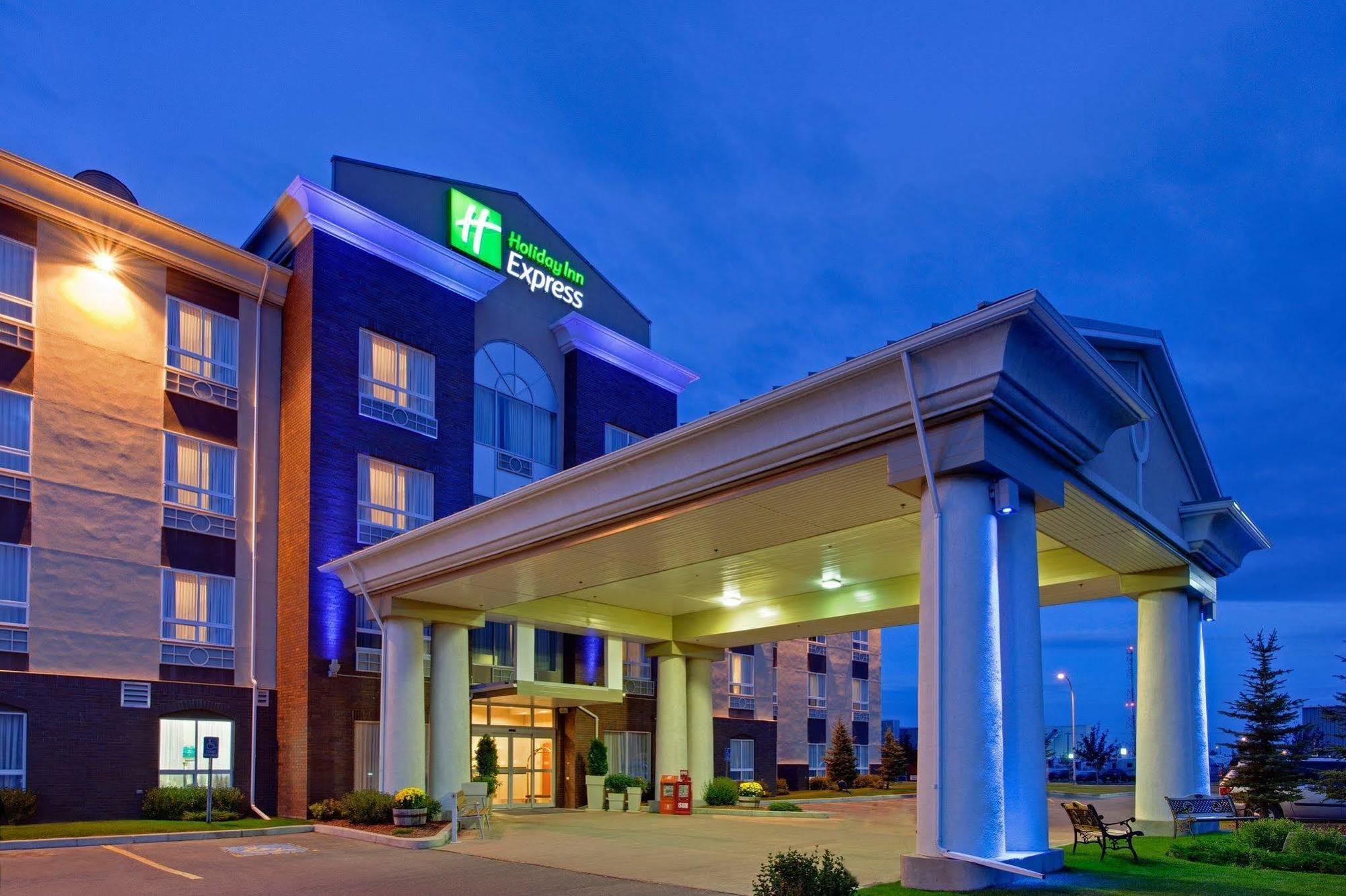 Holiday Inn Express Airdrie By Ihg מראה חיצוני תמונה